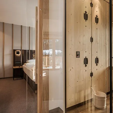 Jagdhof Pure Mountain * Tux